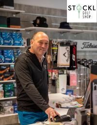 Stöckl Werner in seinem Golfshop